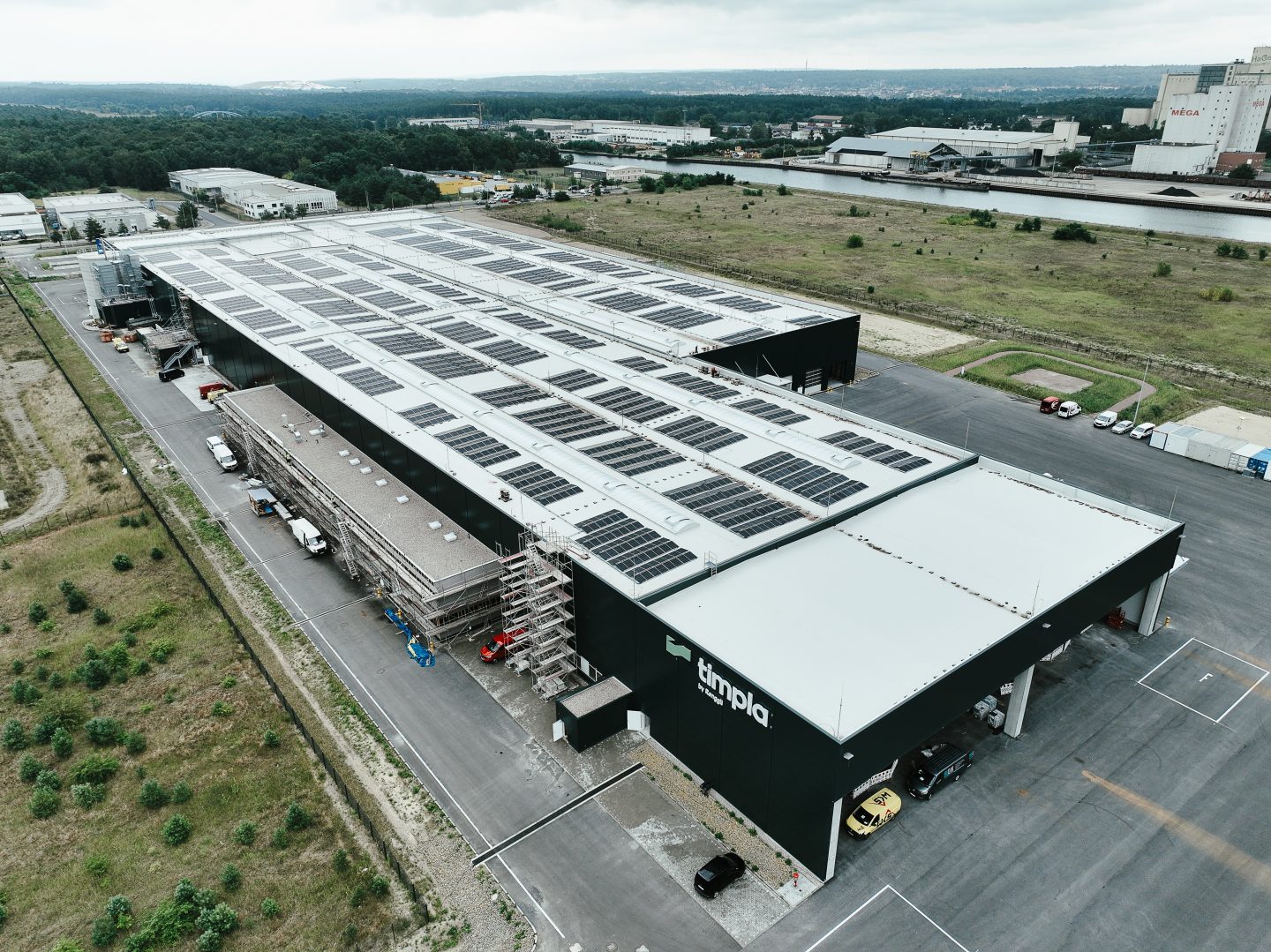 Luftaufnahme des timpla Holzmodulwerks in Eberswalde
